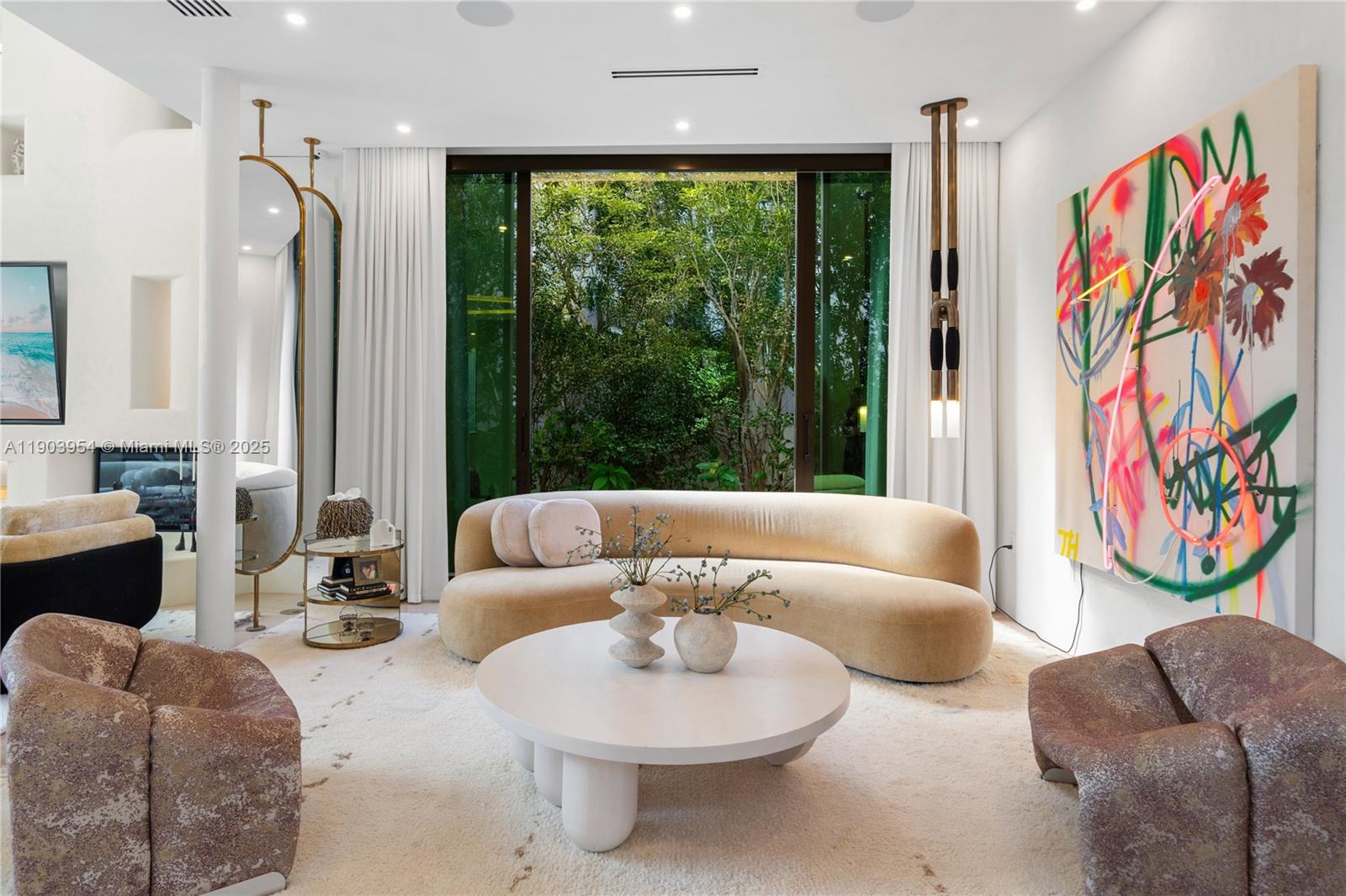 2053 N Bay Rd Miami Beach, FL 33140