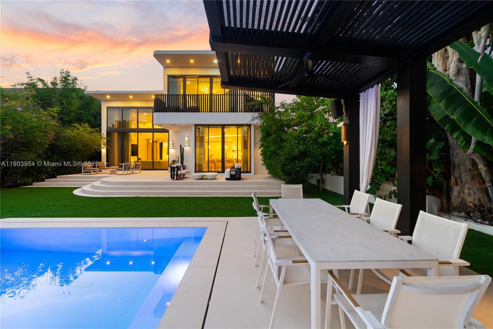 2053 N Bay Rd Miami Beach, FL 33140