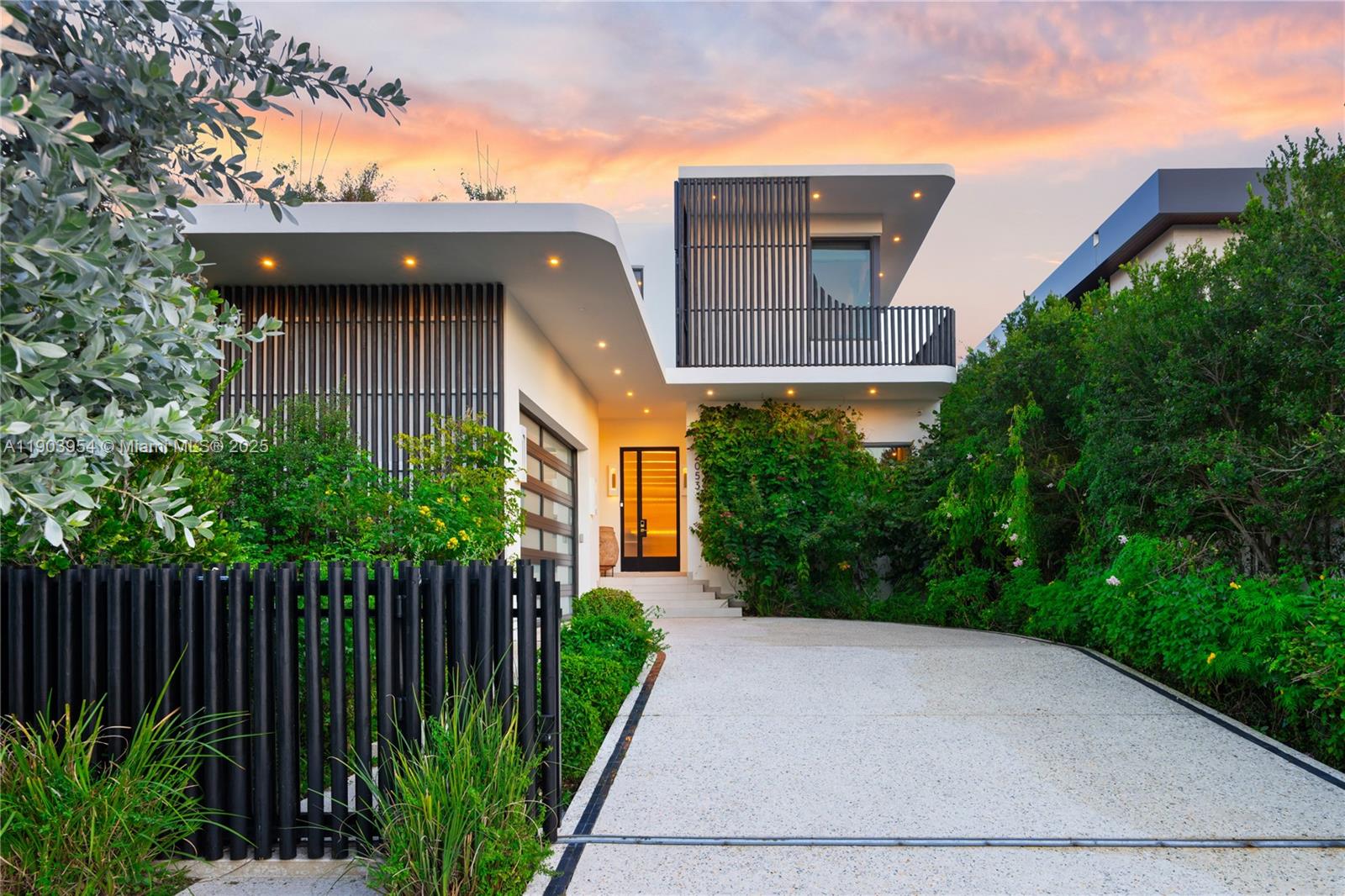 2053 N Bay Rd Miami Beach, FL 33140