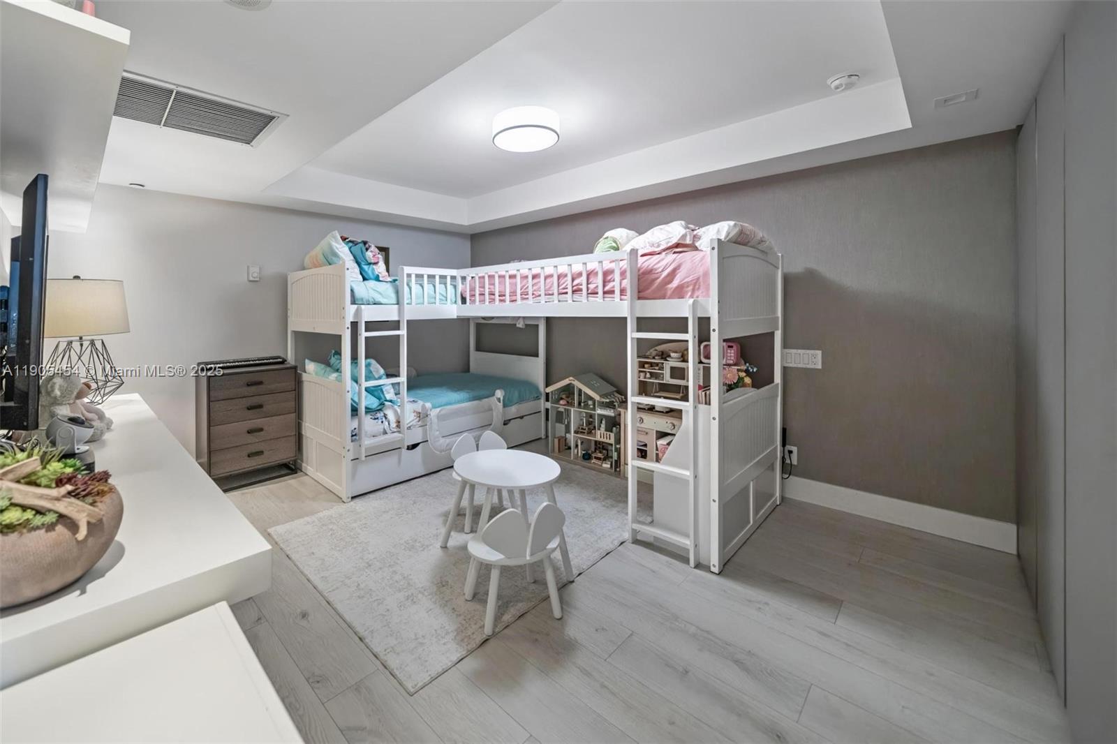 image Roney Palace Condo11