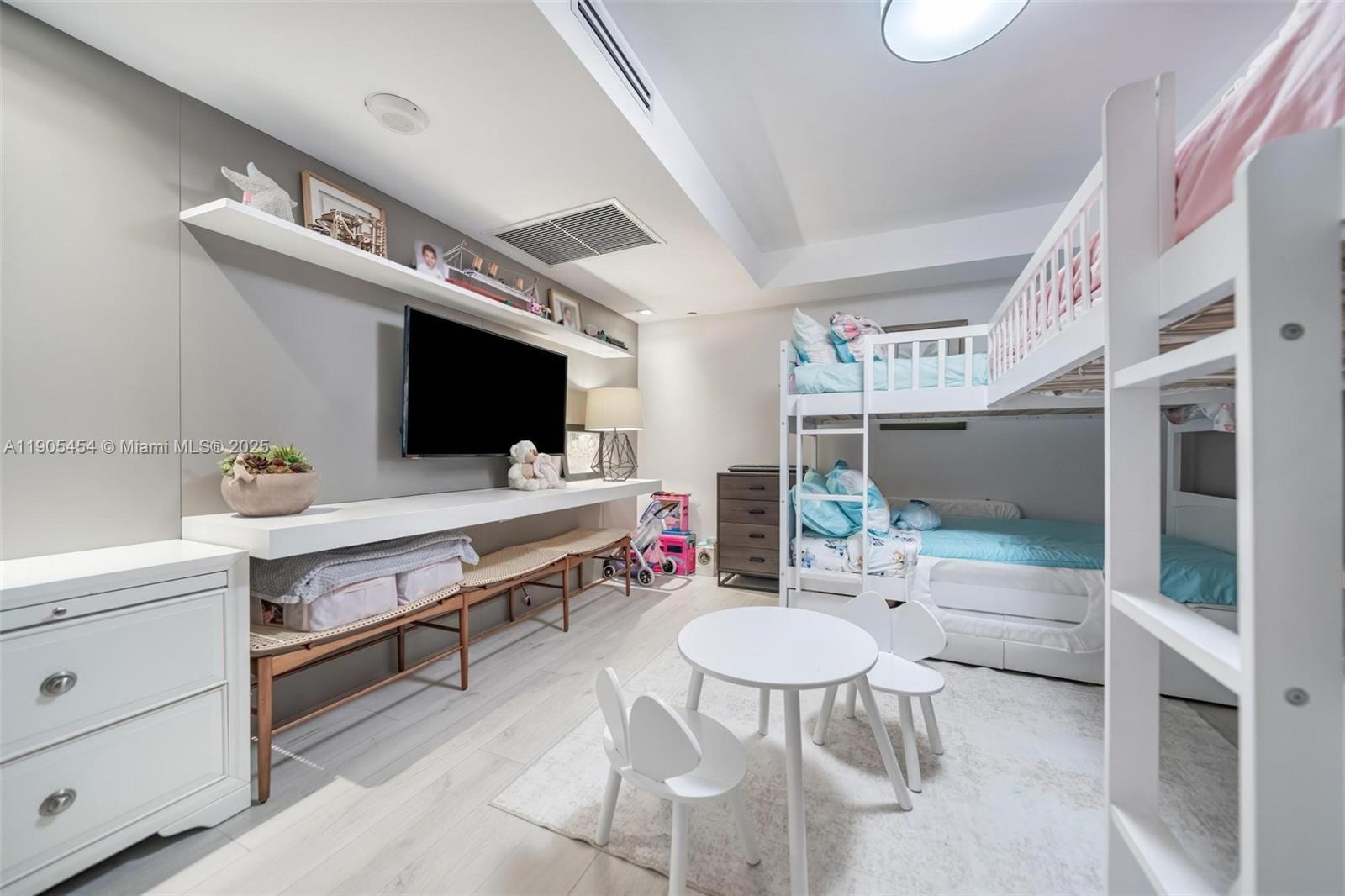 image Roney Palace Condo12