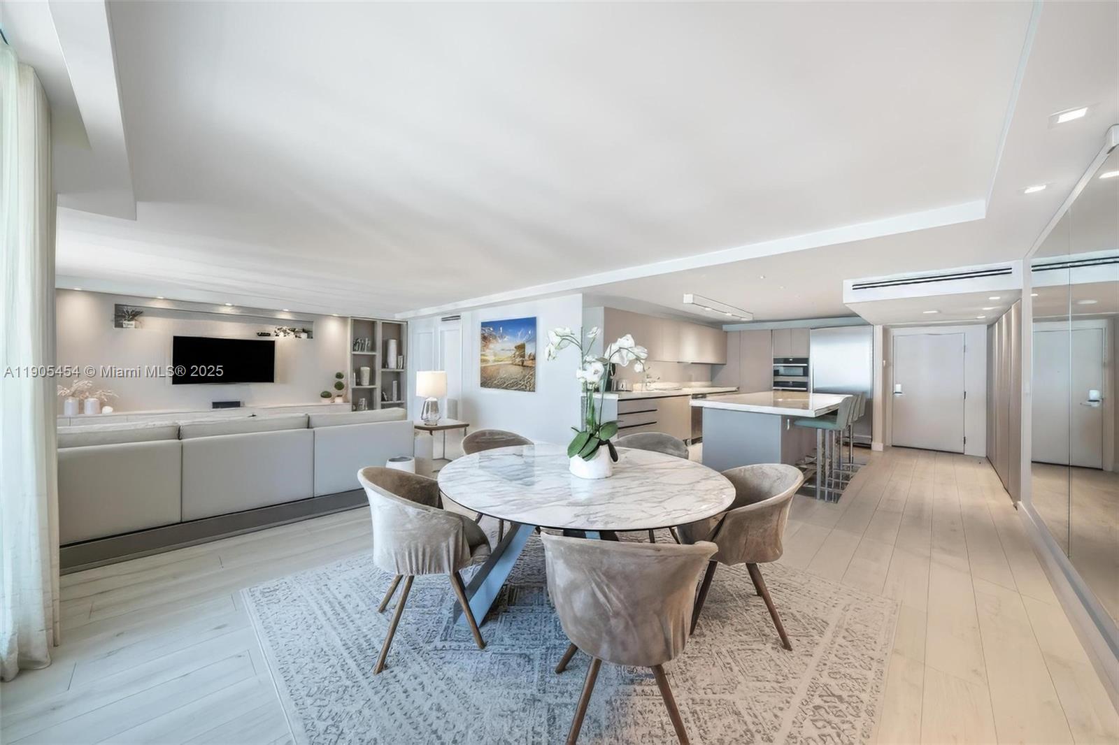 image Roney Palace Condo14