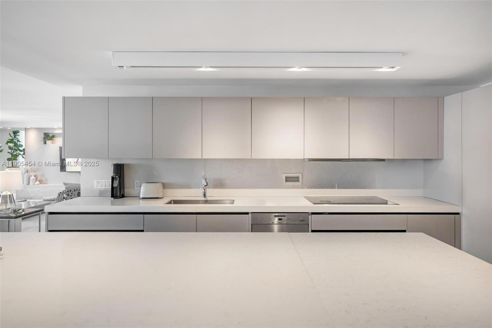 image Roney Palace Condo15