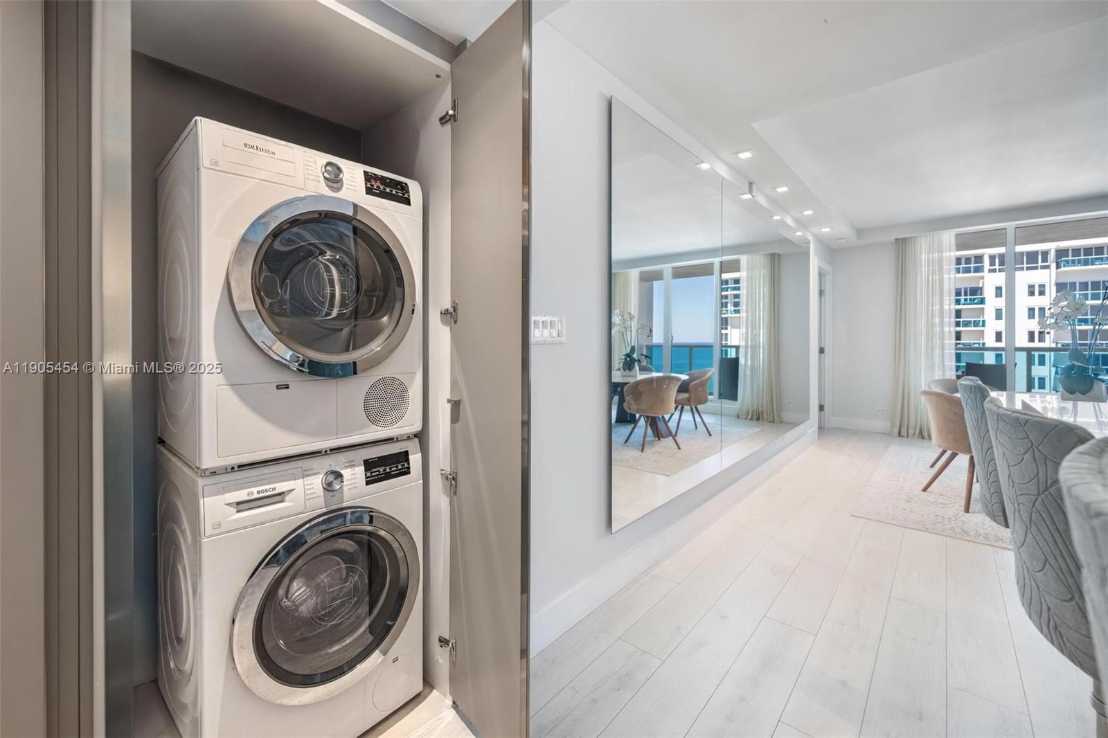 image Roney Palace Condo18