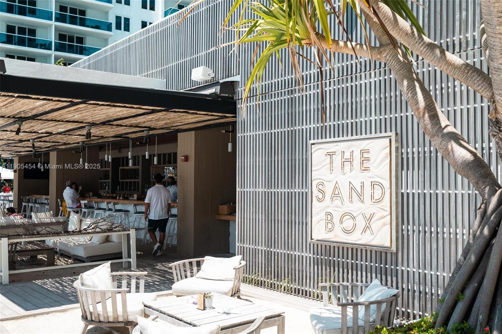 image Roney Palace Condo36