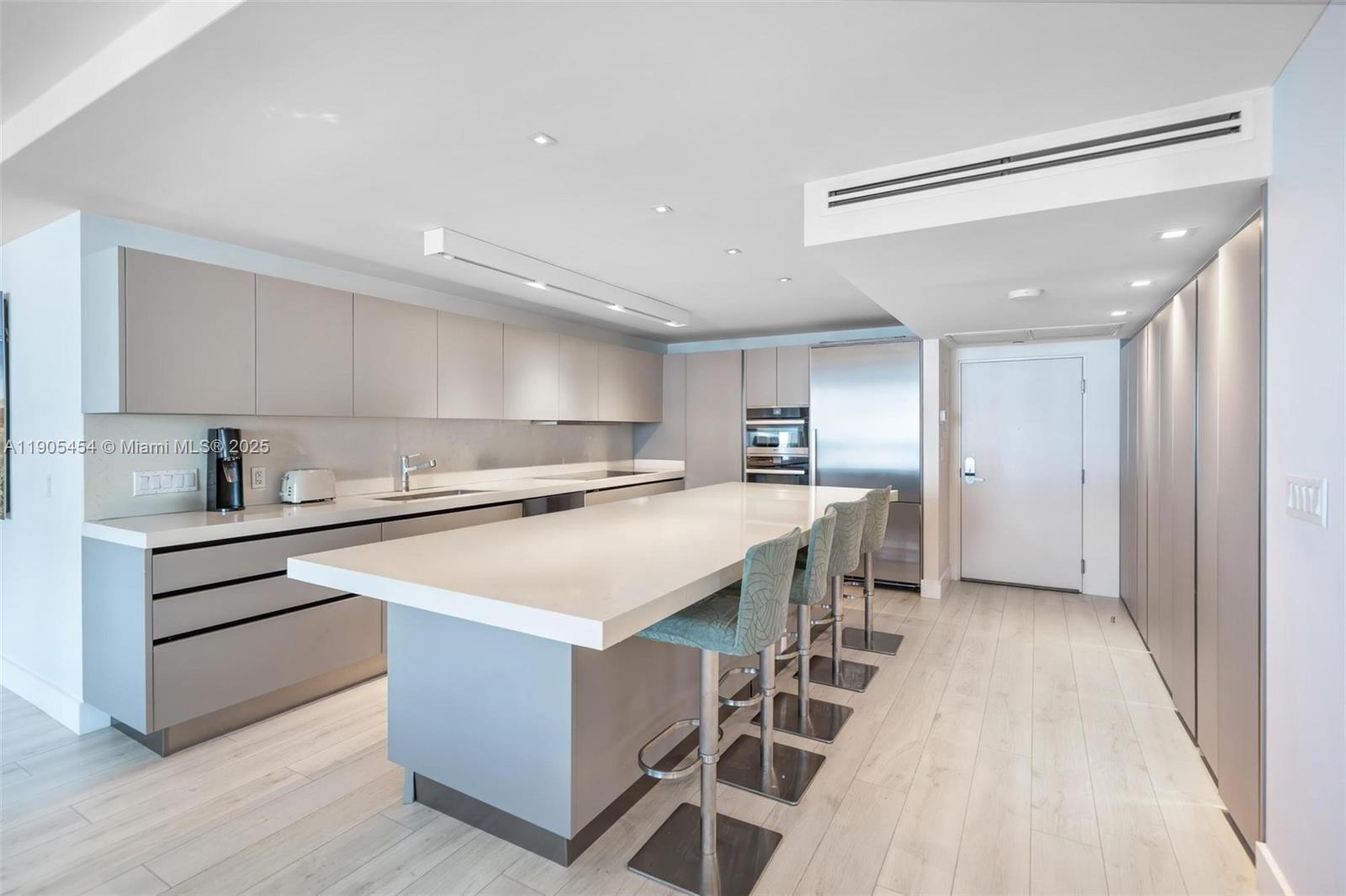 image Roney Palace Condo6