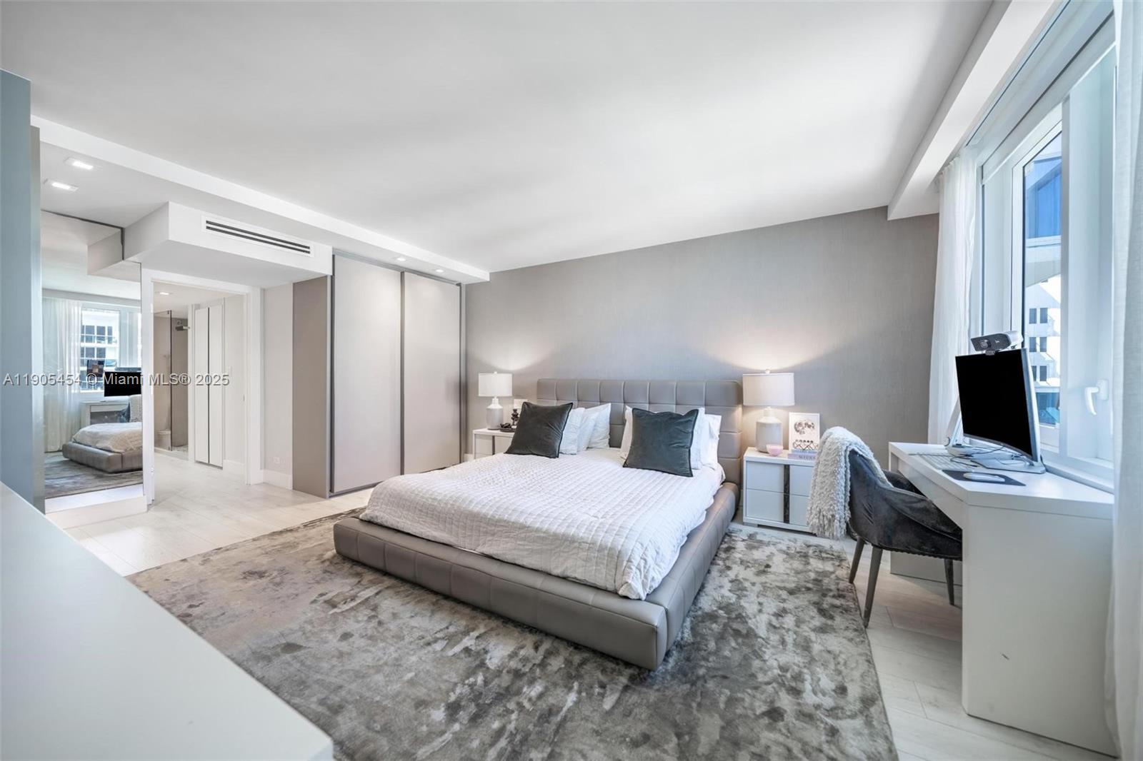 image Roney Palace Condo8