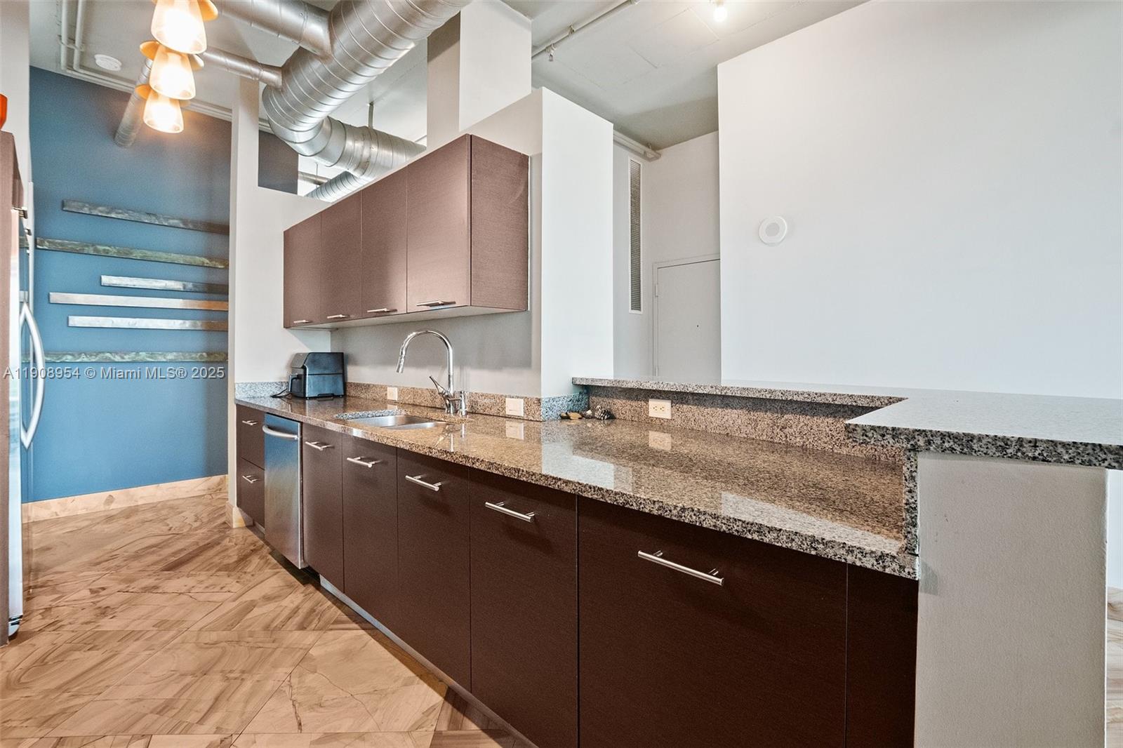 image UPTOWN MARINA11