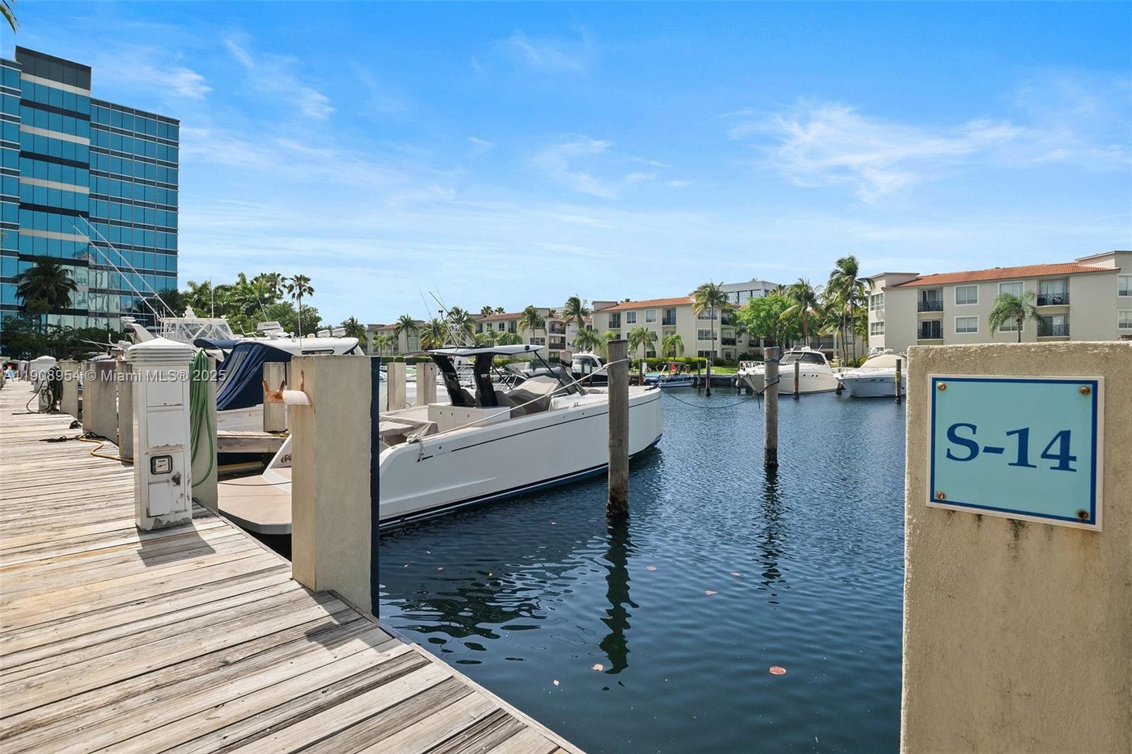 image UPTOWN MARINA1