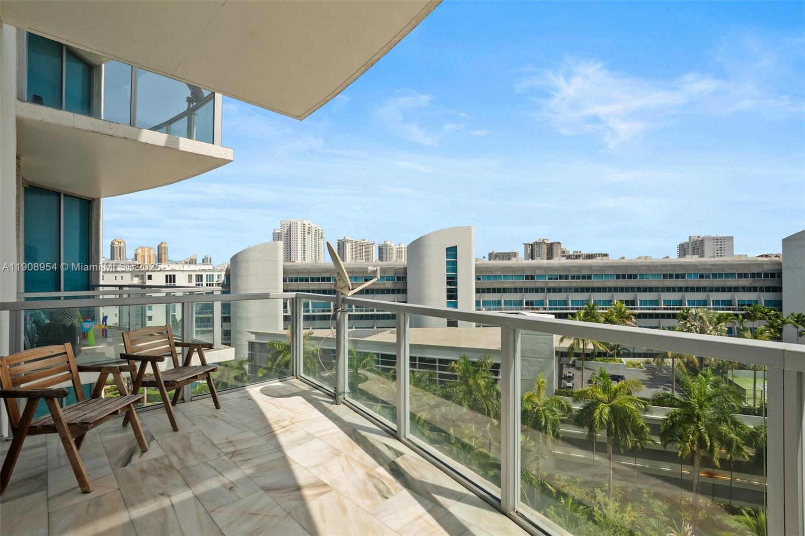 image UPTOWN MARINA23