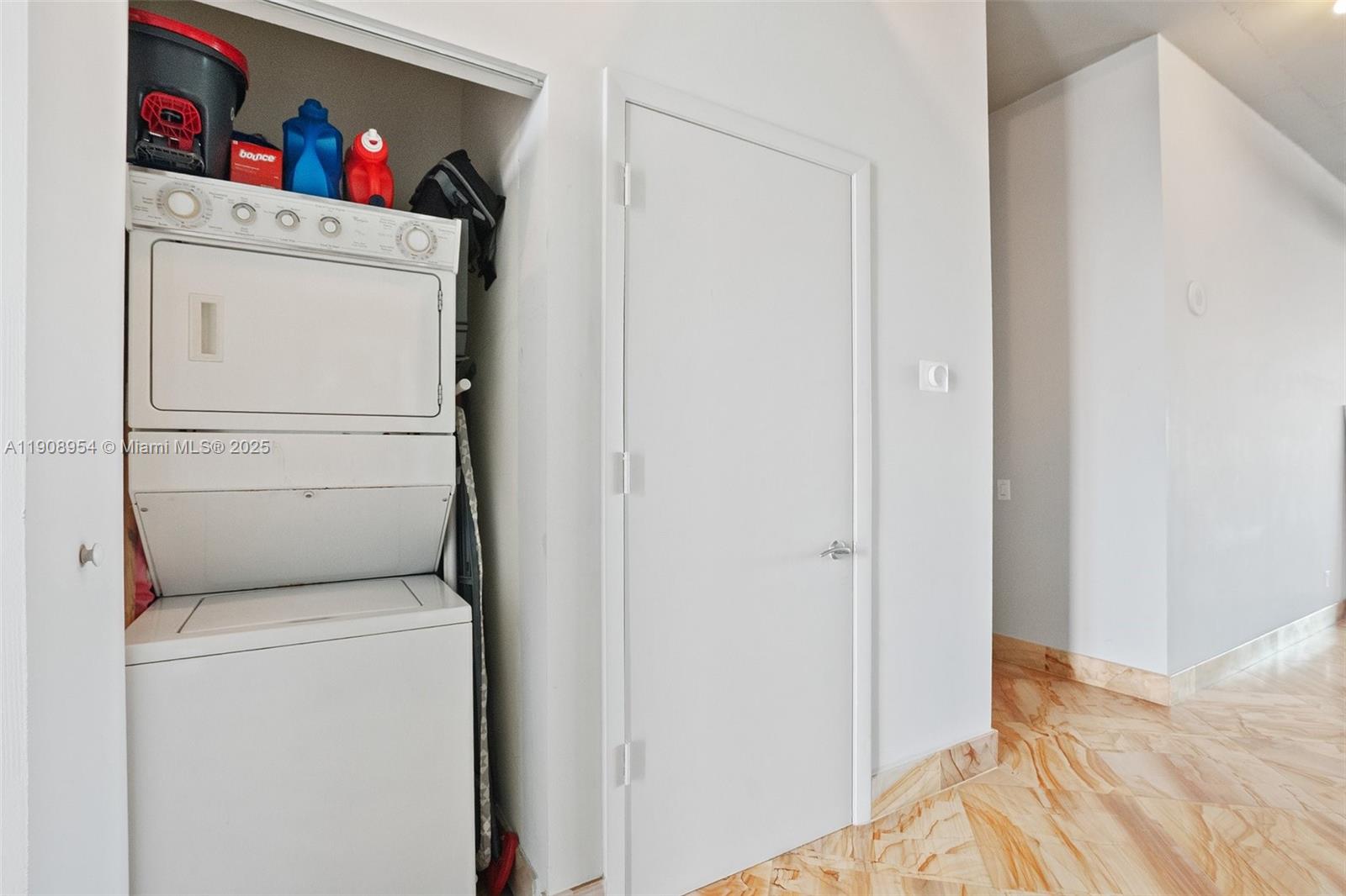 image UPTOWN MARINA24