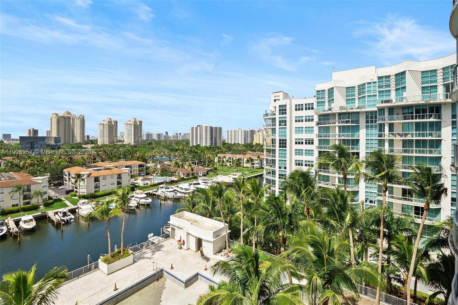 image UPTOWN MARINA7