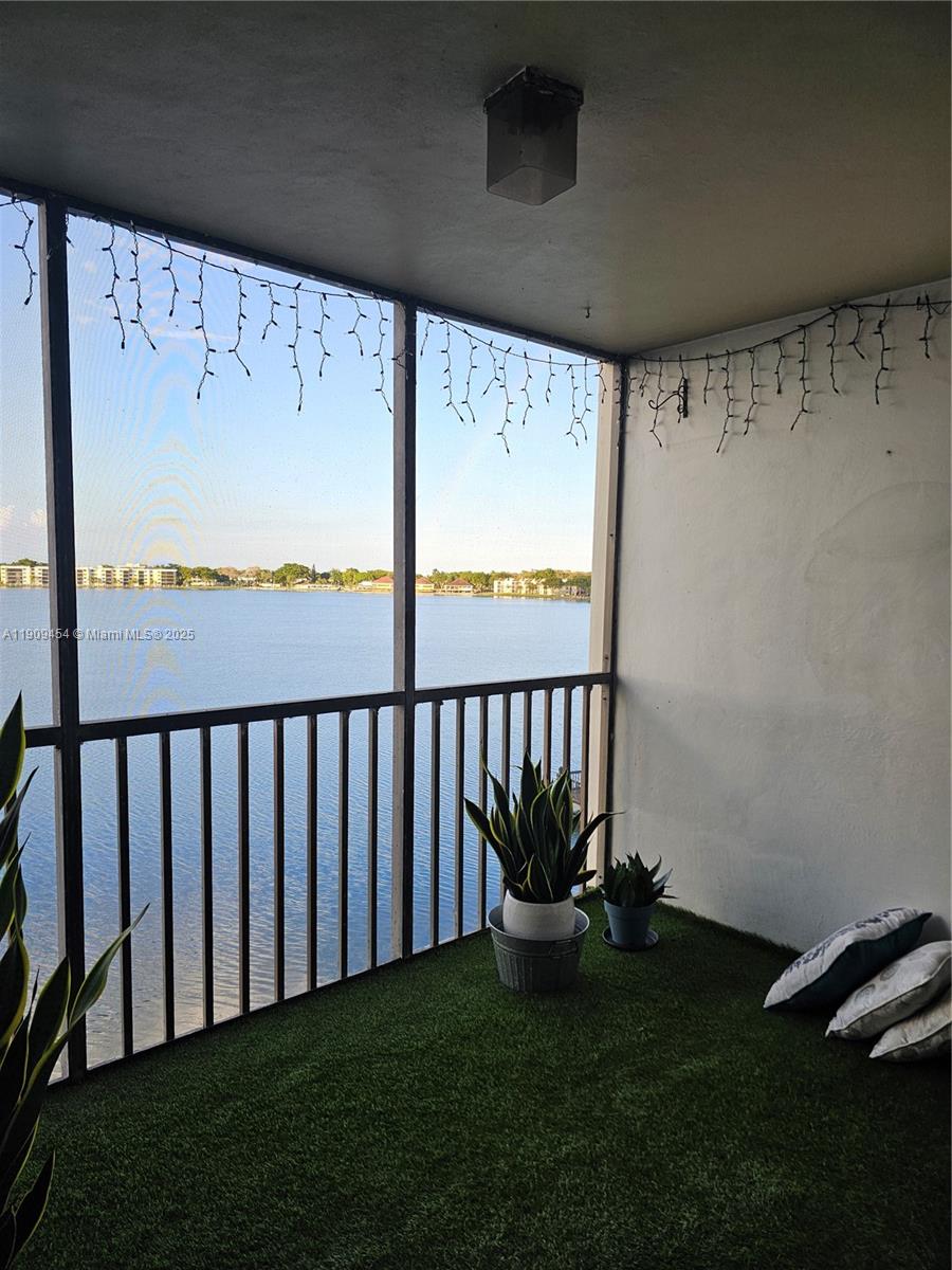 114 Lake Emerald Dr #409