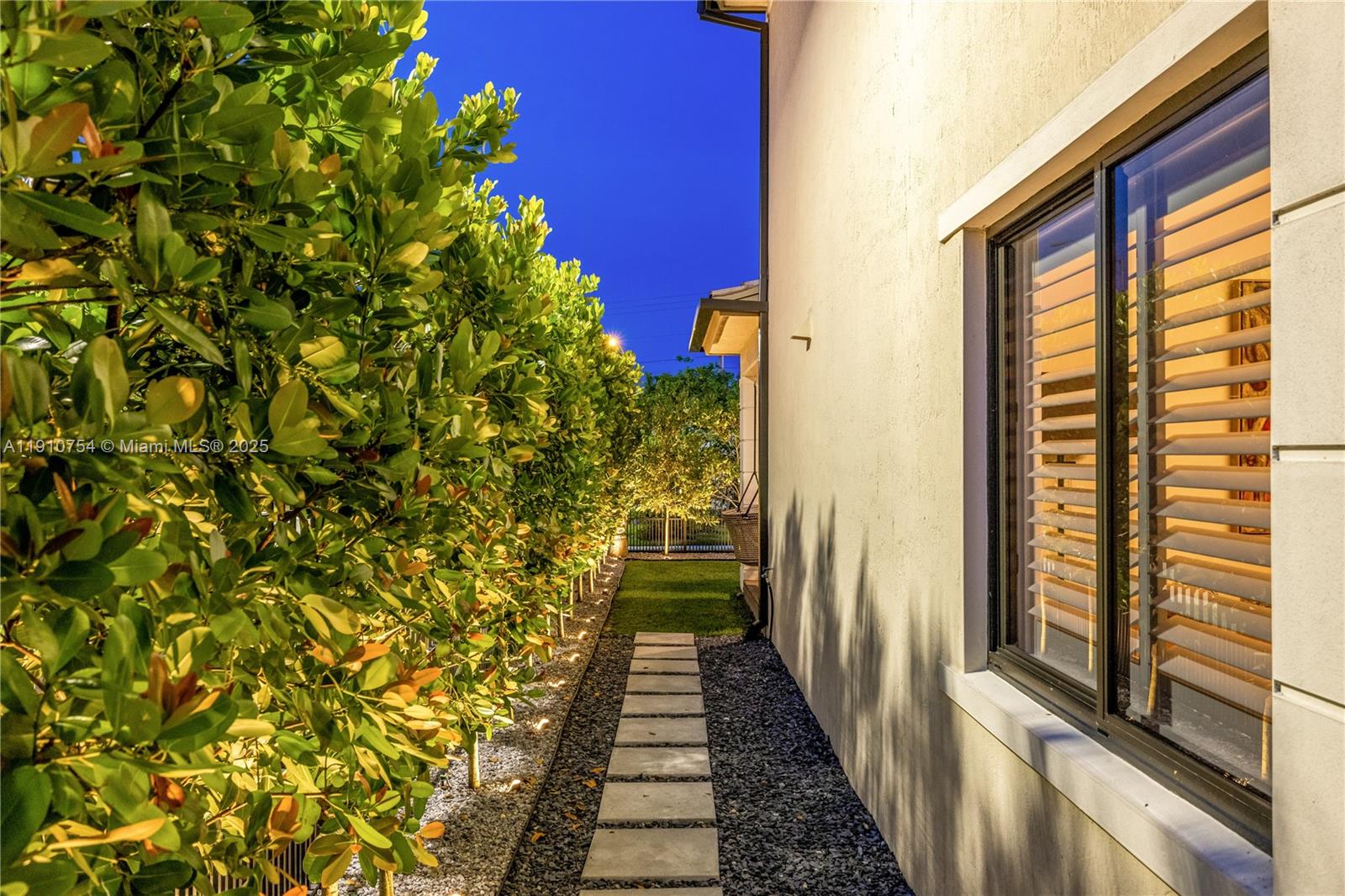 12021 SW 82nd Pl Miami, FL 33156