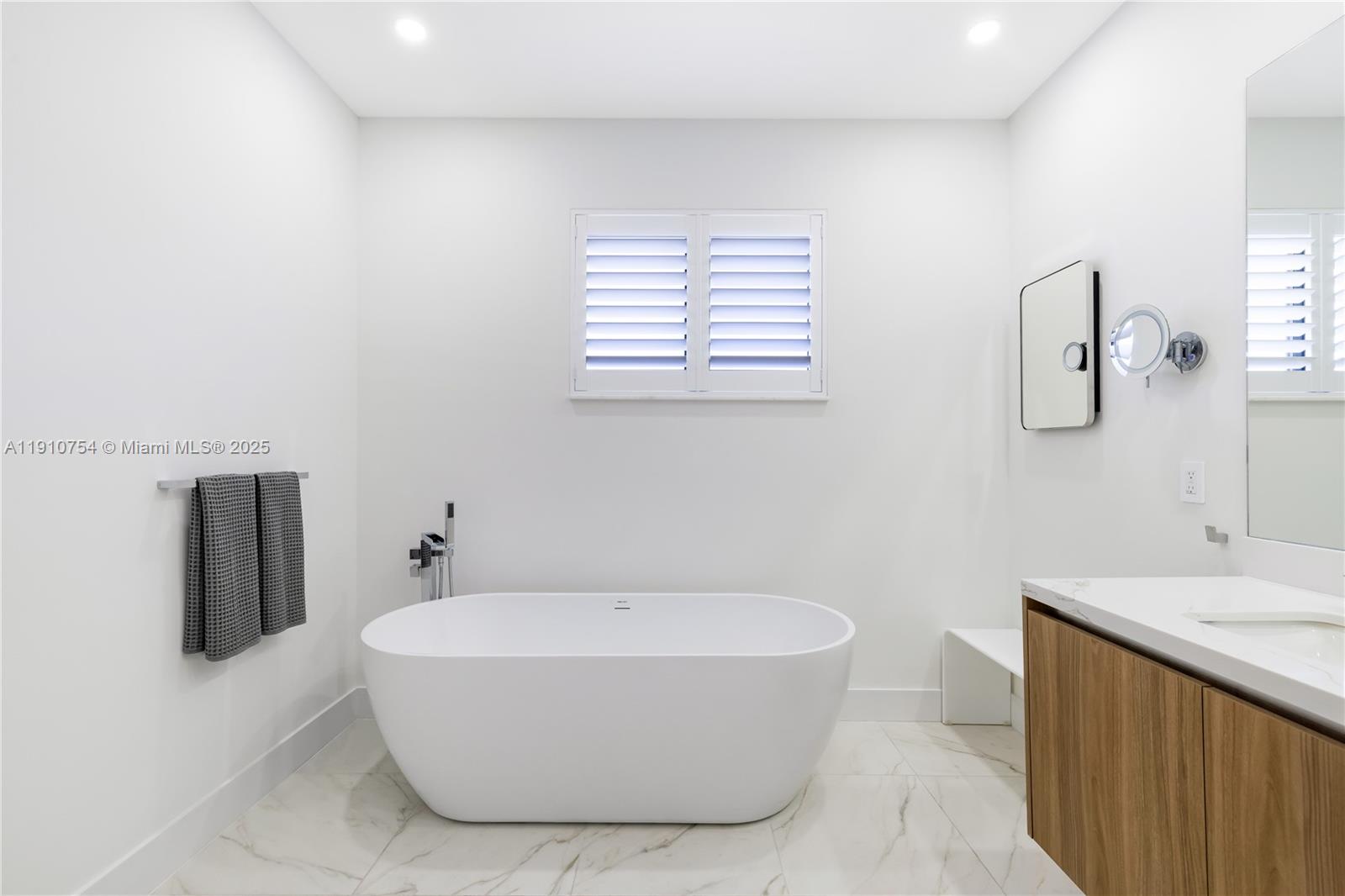 12021 SW 82nd Pl Miami, FL 33156