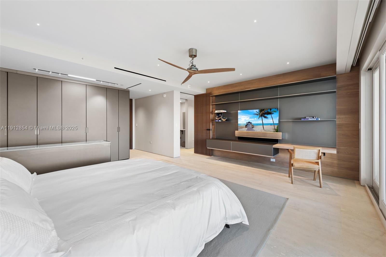 4922 Fisher Is Dr #4922 Miami Beach, FL 33109