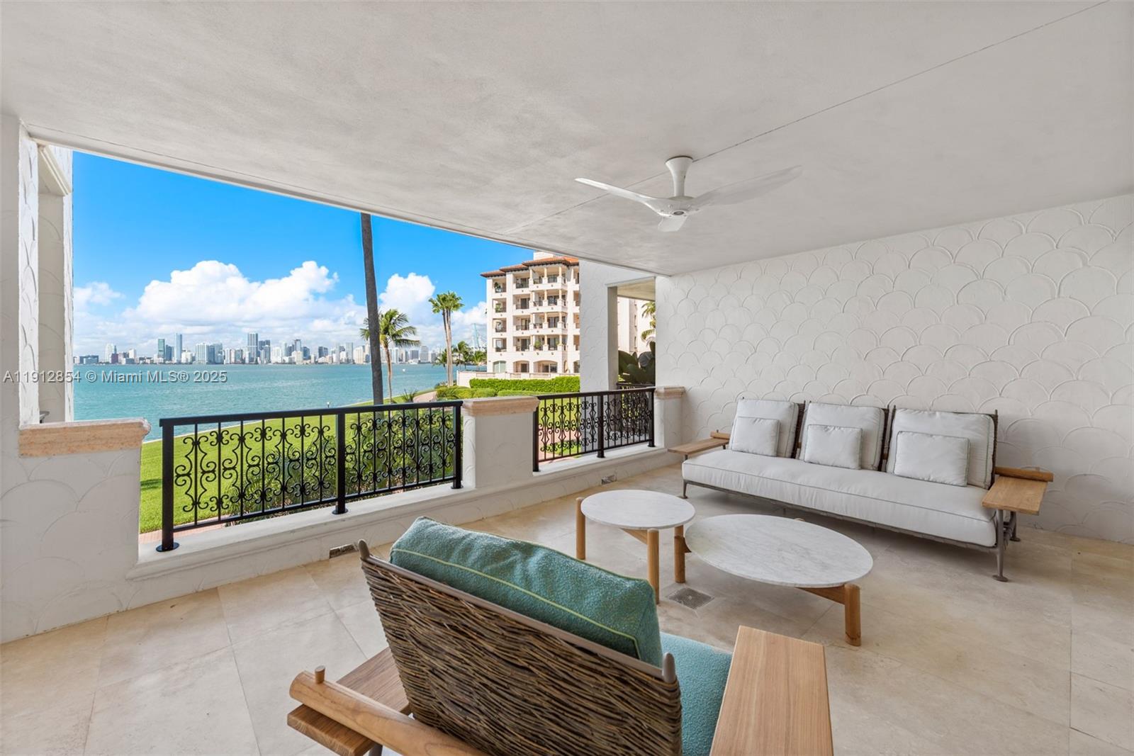 4922 Fisher Is Dr #4922 Miami Beach, FL 33109