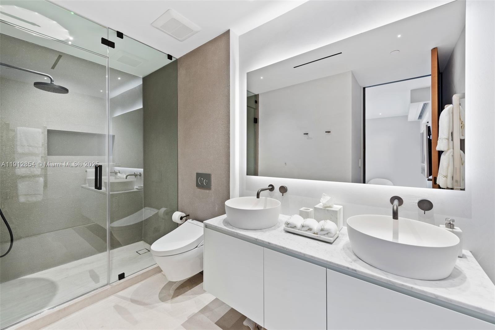 4922 Fisher Is Dr #4922 Miami Beach, FL 33109