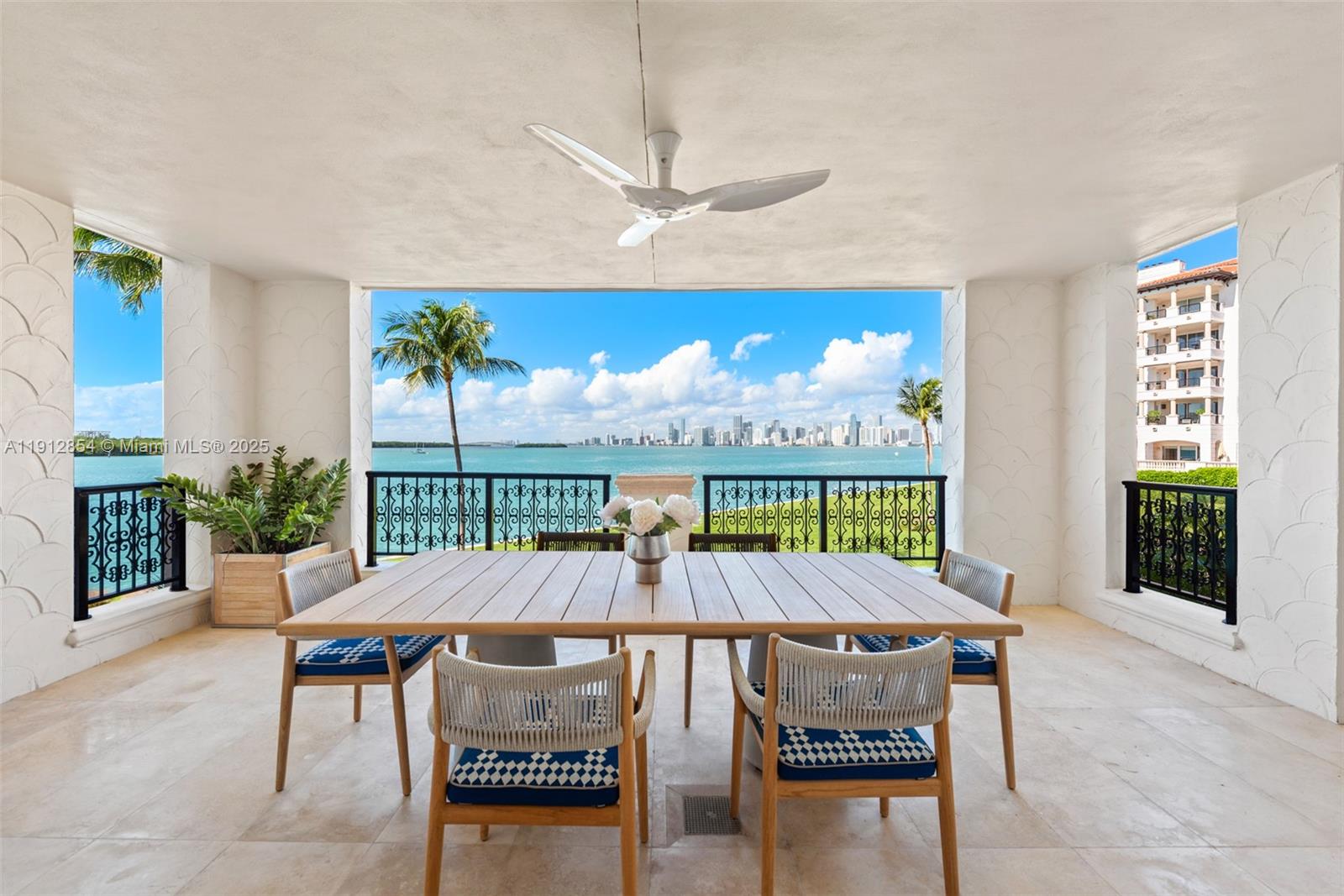 4922 Fisher Is Dr #4922 Miami Beach, FL 33109