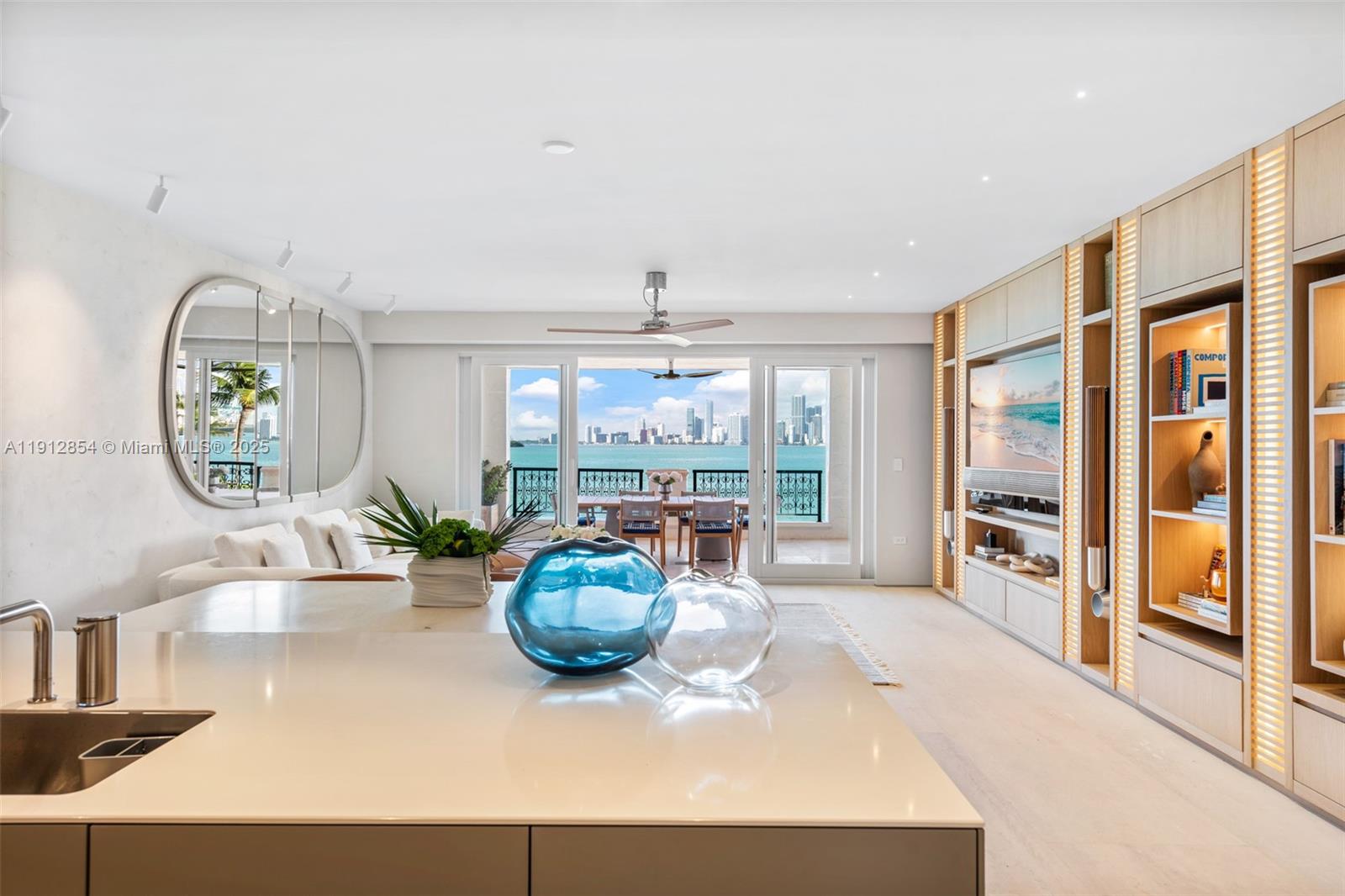 4922 Fisher Is Dr #4922 Miami Beach, FL 33109