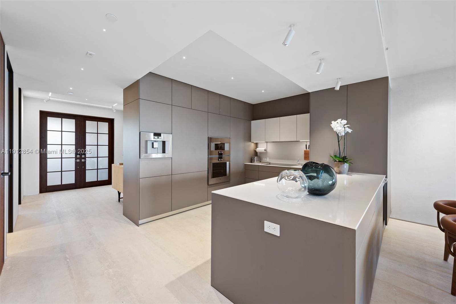 4922 Fisher Is Dr #4922 Miami Beach, FL 33109