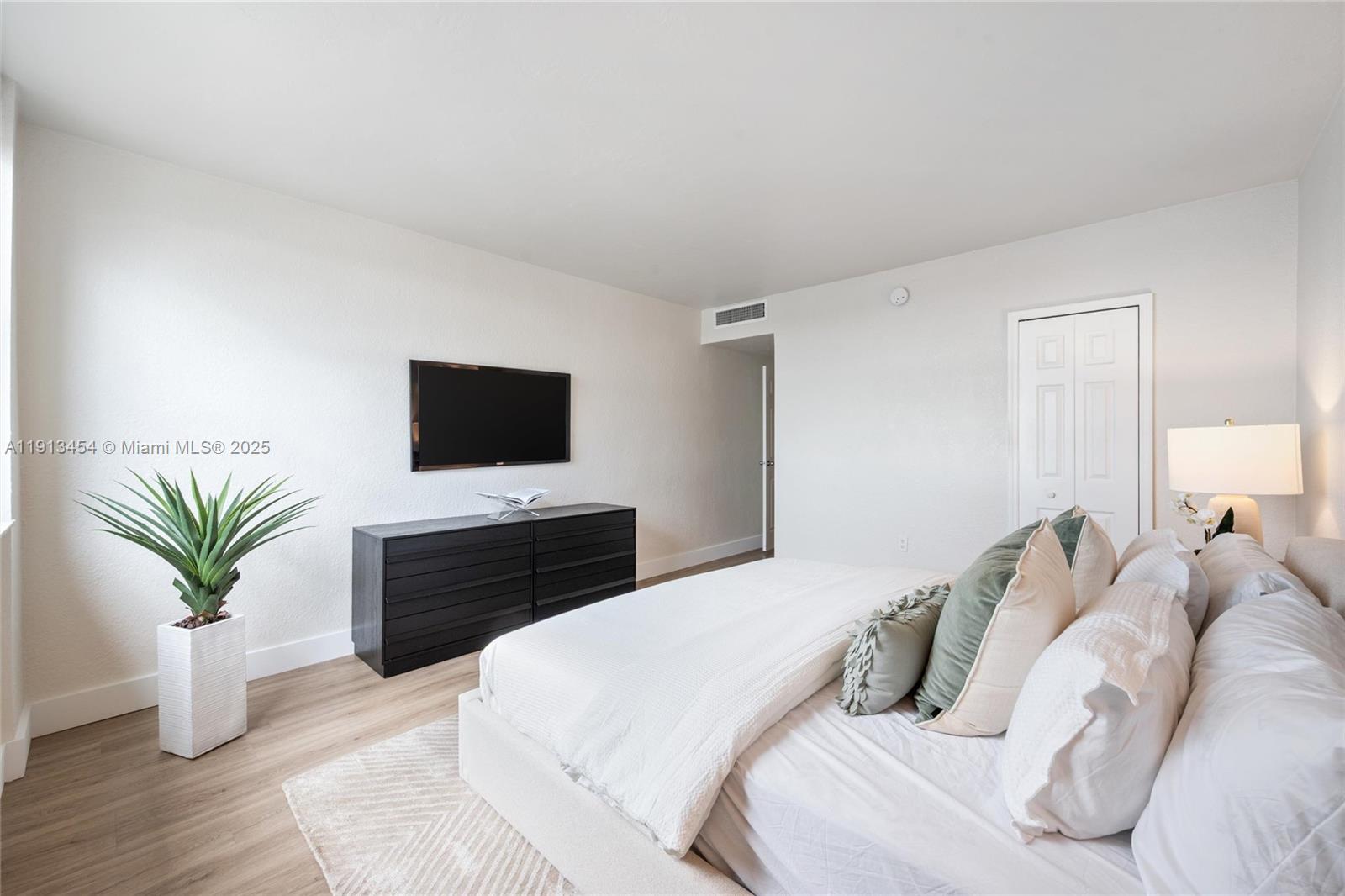 10350 W Bay Hbr Dr #10K Bay Harbor Islands, FL 33154