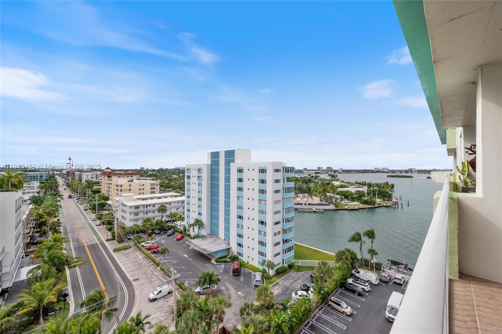 10350 W Bay Hbr Dr #10K Bay Harbor Islands, FL 33154