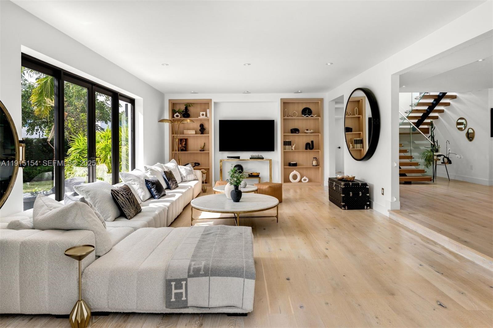 795 Lakeview Dr Miami Beach, FL 33140