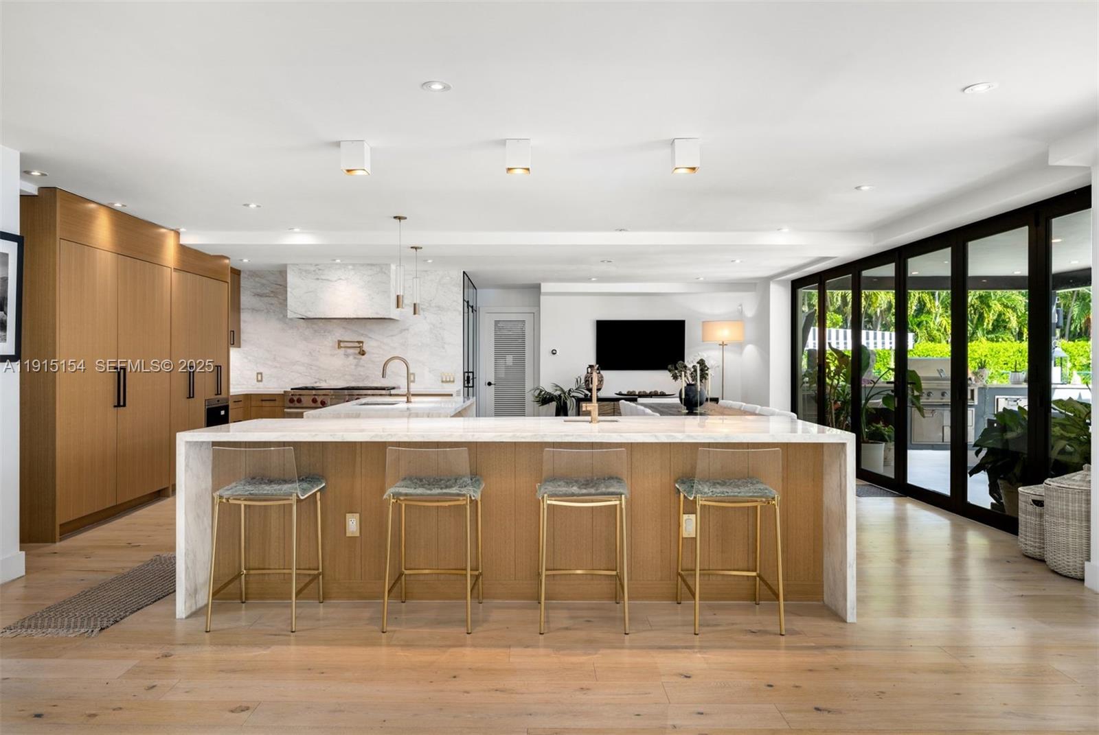 795 Lakeview Dr Miami Beach, FL 33140