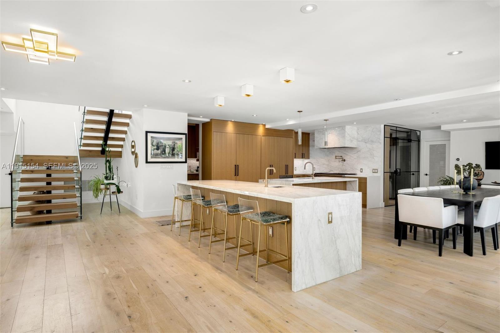 795 Lakeview Dr Miami Beach, FL 33140