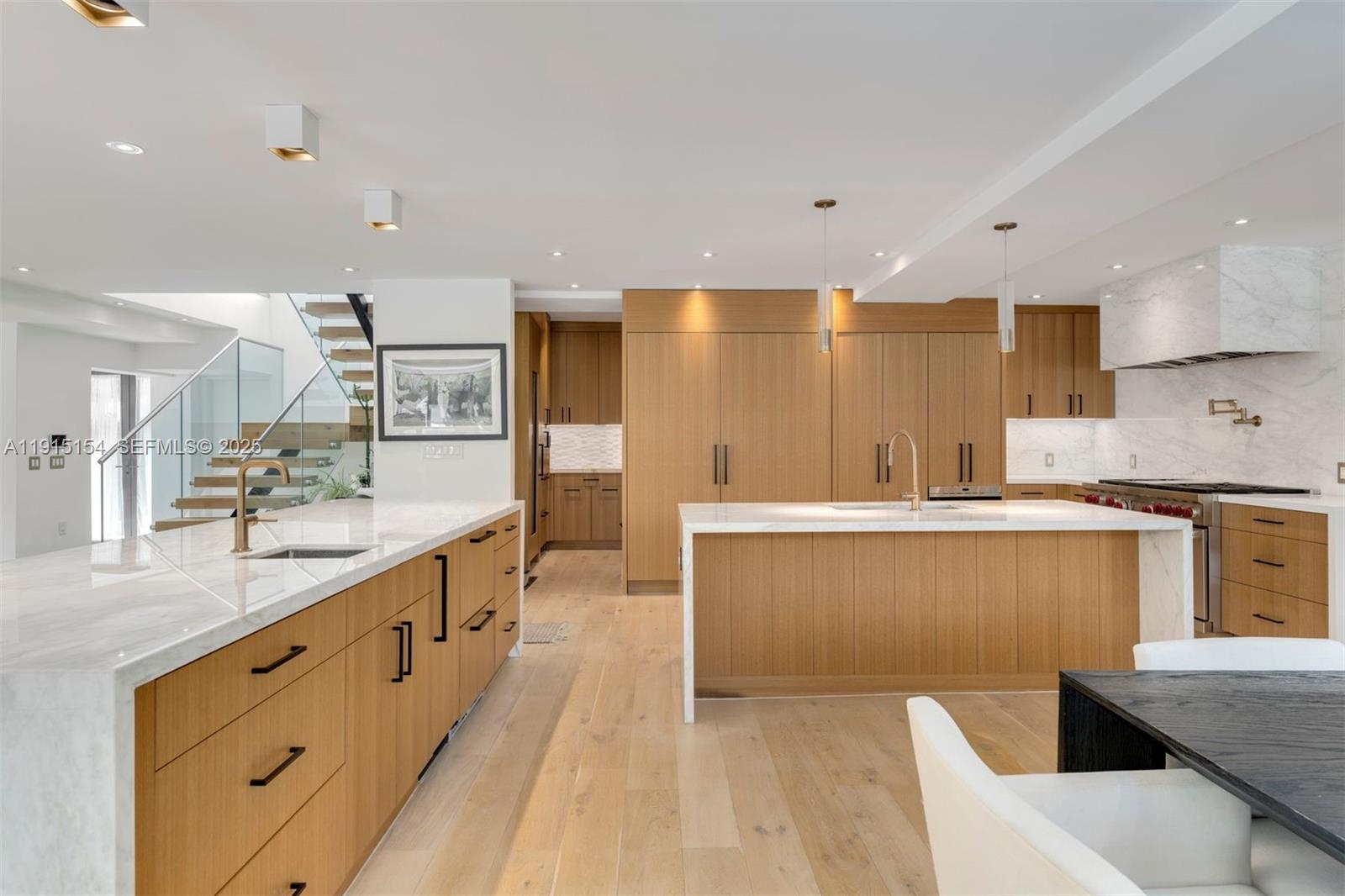 795 Lakeview Dr Miami Beach, FL 33140