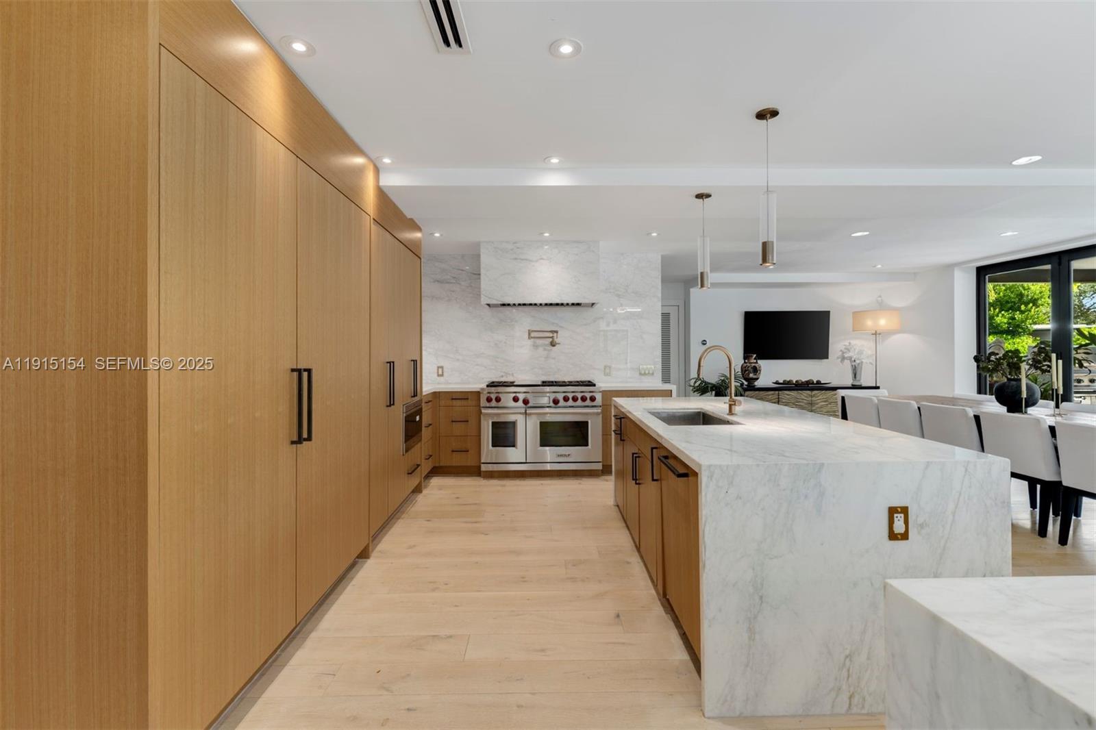 795 Lakeview Dr Miami Beach, FL 33140