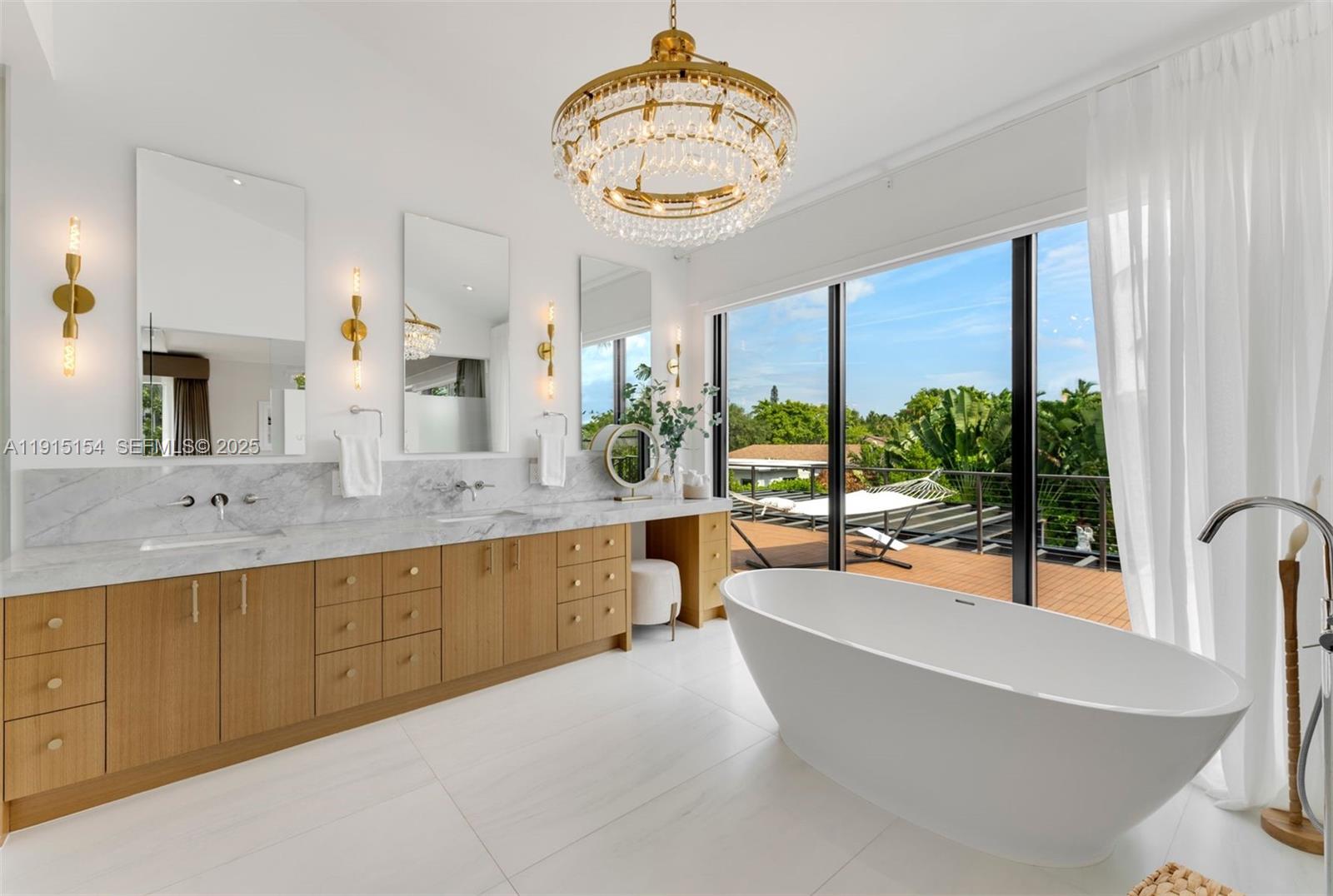 795 Lakeview Dr Miami Beach, FL 33140