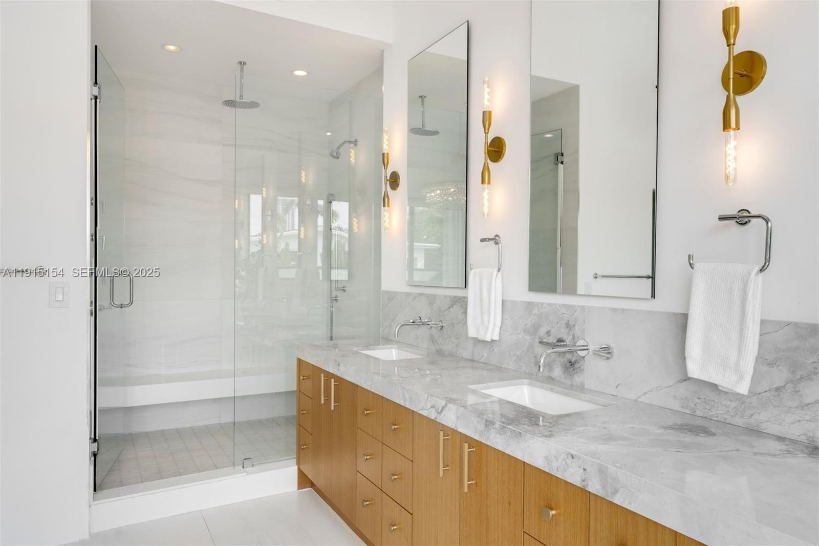 795 Lakeview Dr Miami Beach, FL 33140