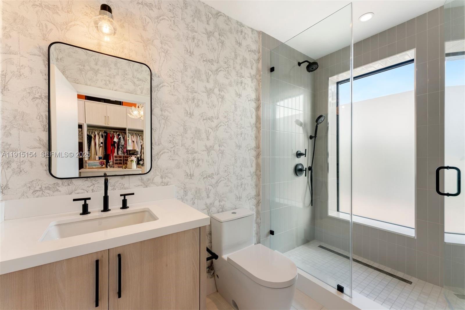 795 Lakeview Dr Miami Beach, FL 33140