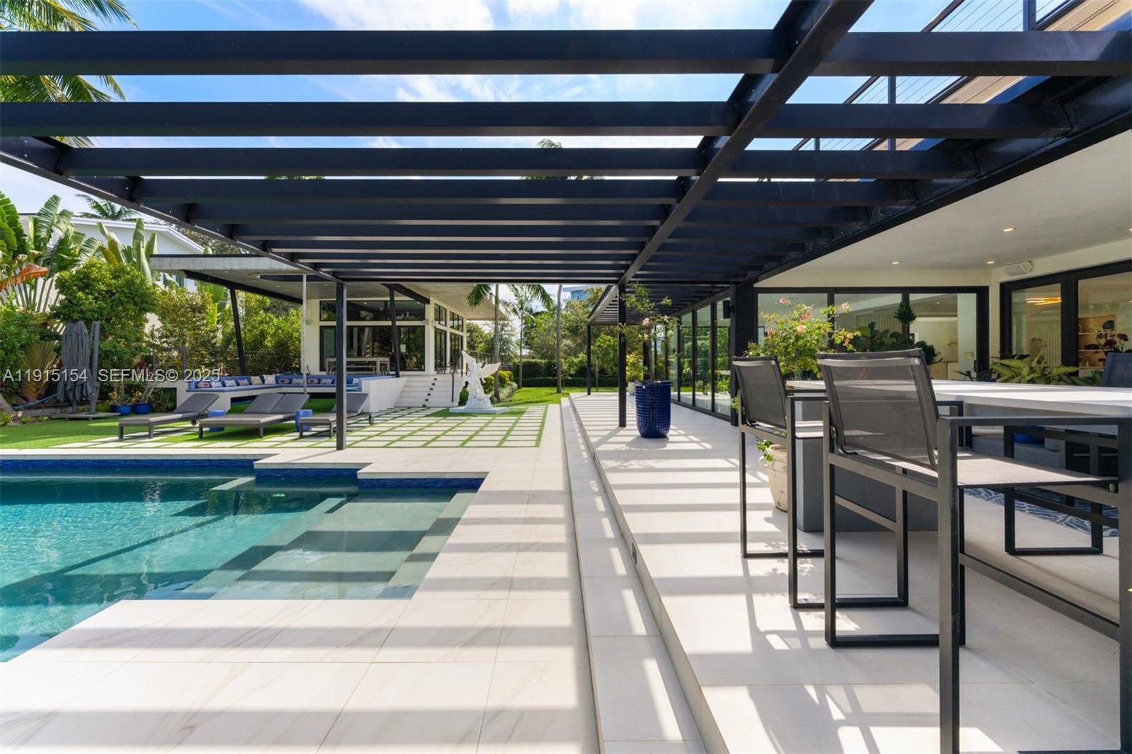 795 Lakeview Dr Miami Beach, FL 33140