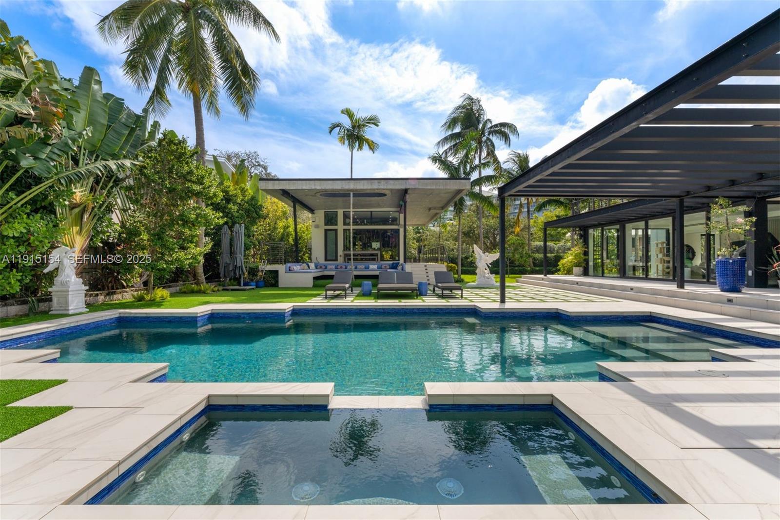 795 Lakeview Dr Miami Beach, FL 33140