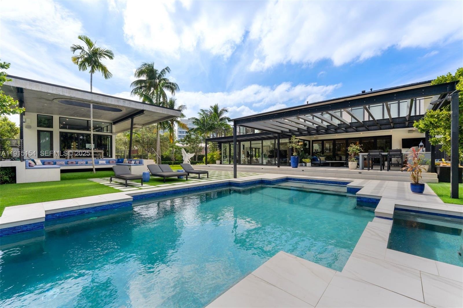 795 Lakeview Dr Miami Beach, FL 33140