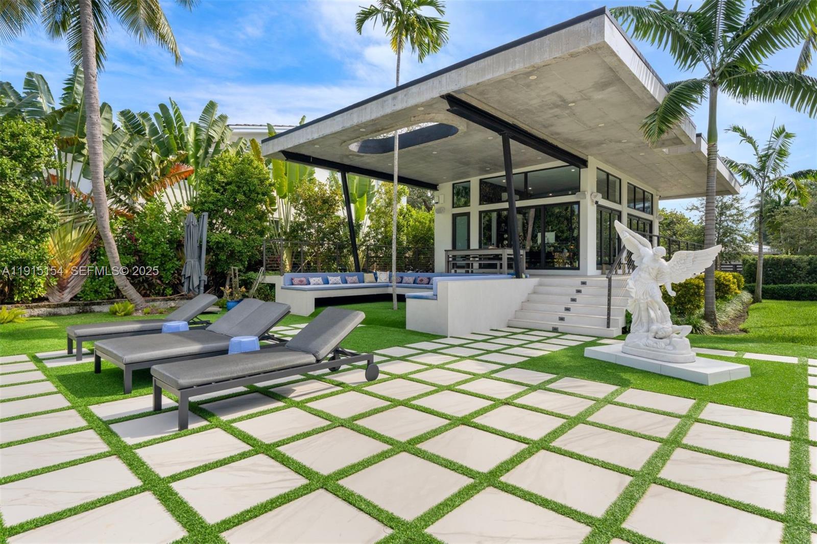 795 Lakeview Dr Miami Beach, FL 33140