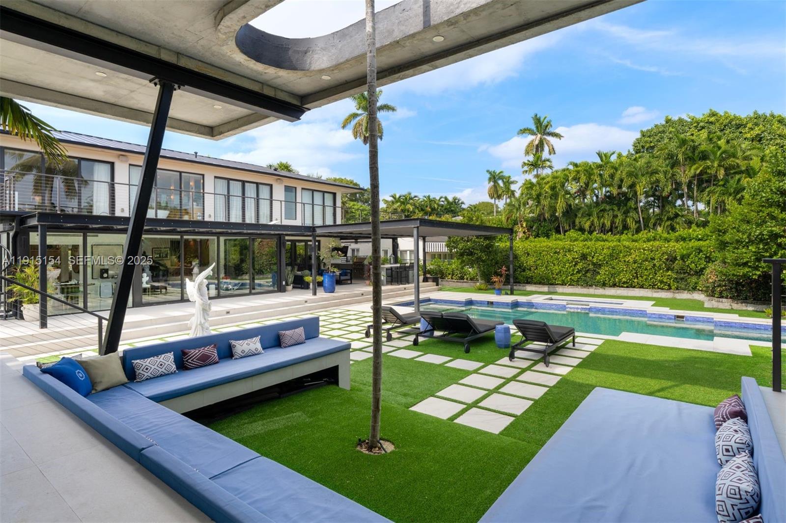 795 Lakeview Dr Miami Beach, FL 33140