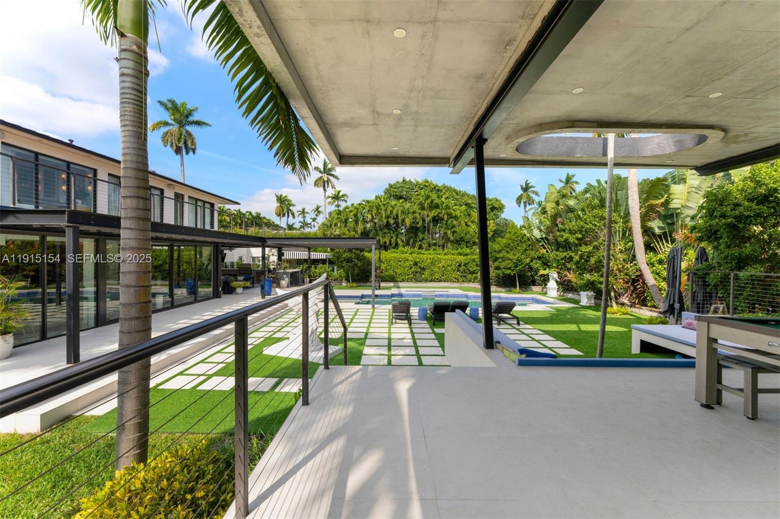 795 Lakeview Dr Miami Beach, FL 33140