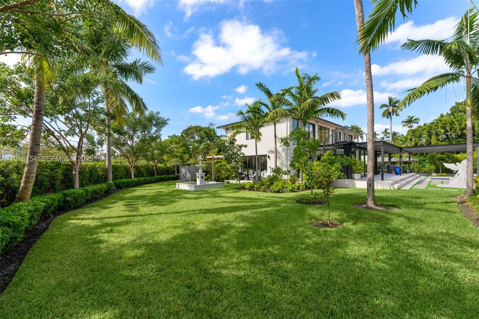 795 Lakeview Dr Miami Beach, FL 33140