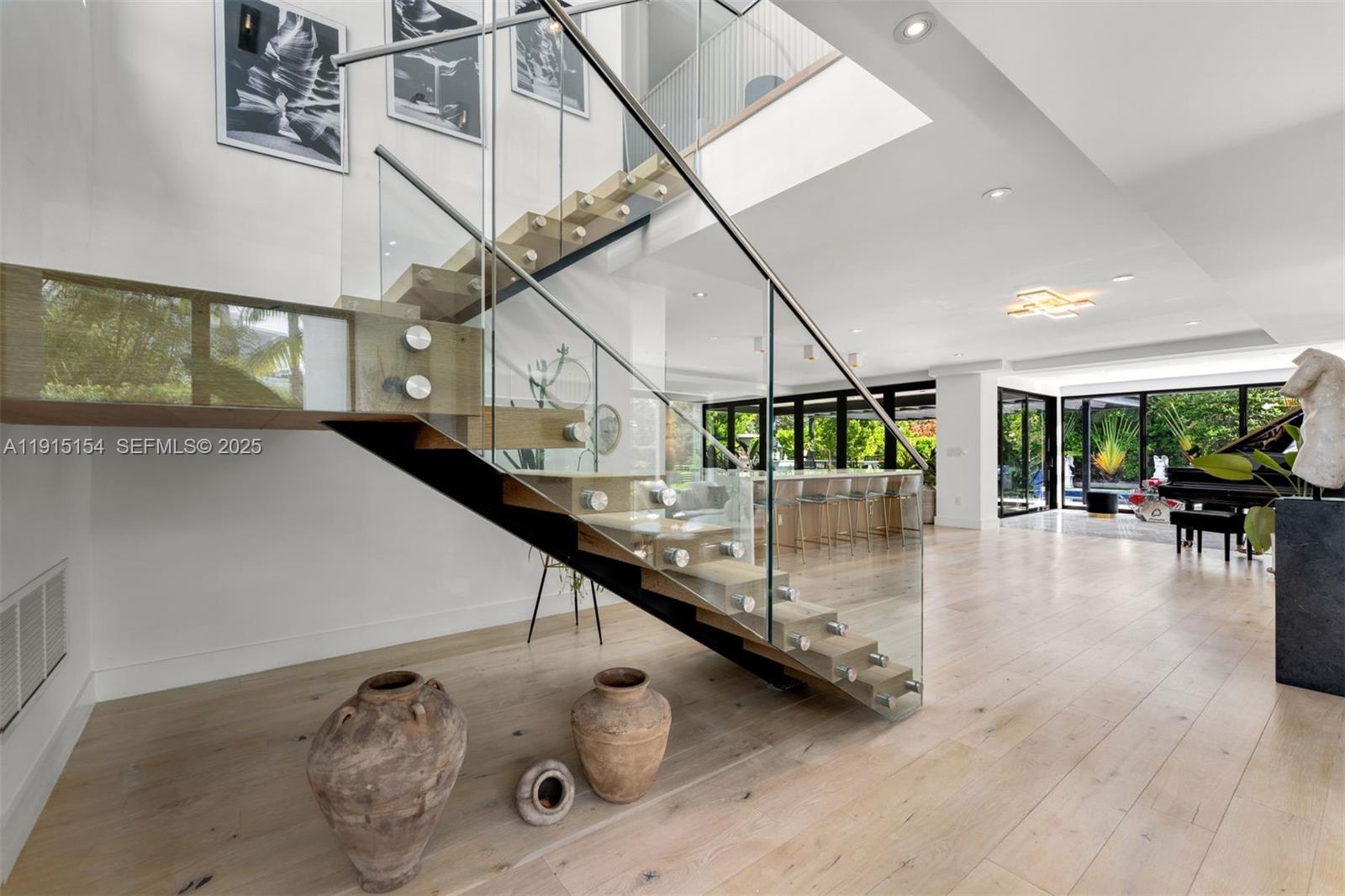 795 Lakeview Dr Miami Beach, FL 33140