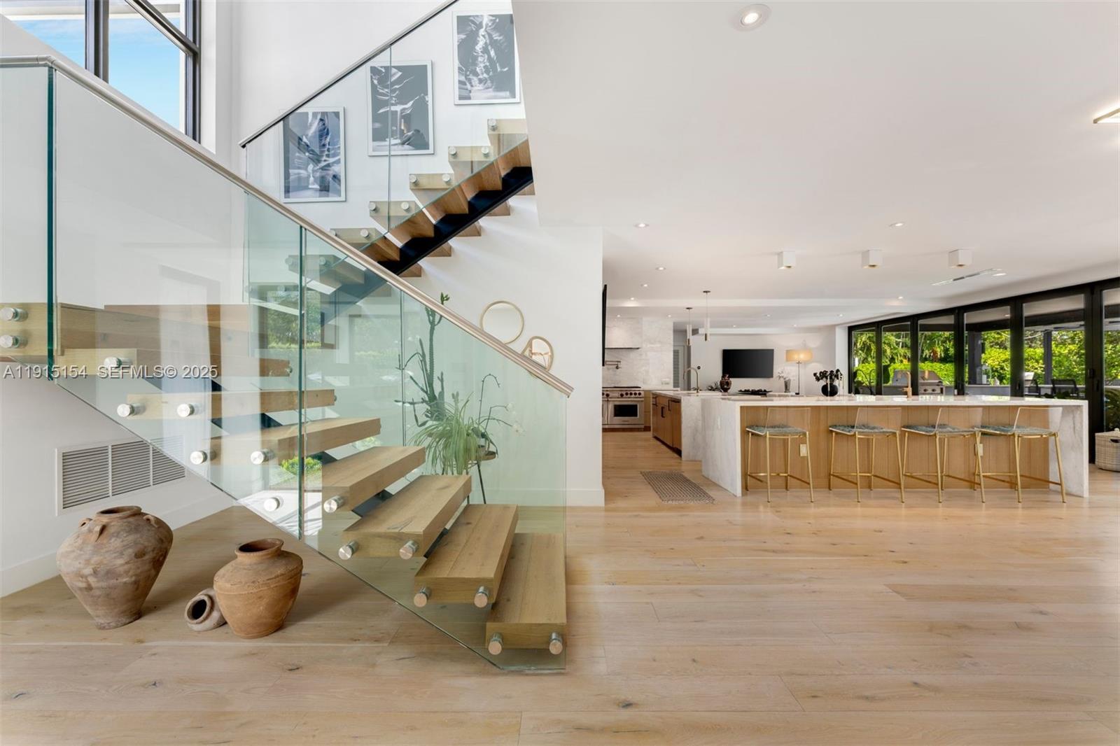 795 Lakeview Dr Miami Beach, FL 33140