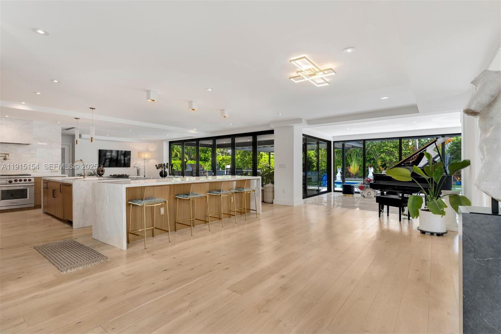 795 Lakeview Dr Miami Beach, FL 33140