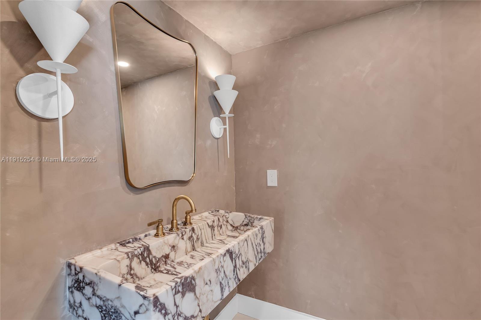 5660 Collins Ave #18D Miami Beach, FL 33140