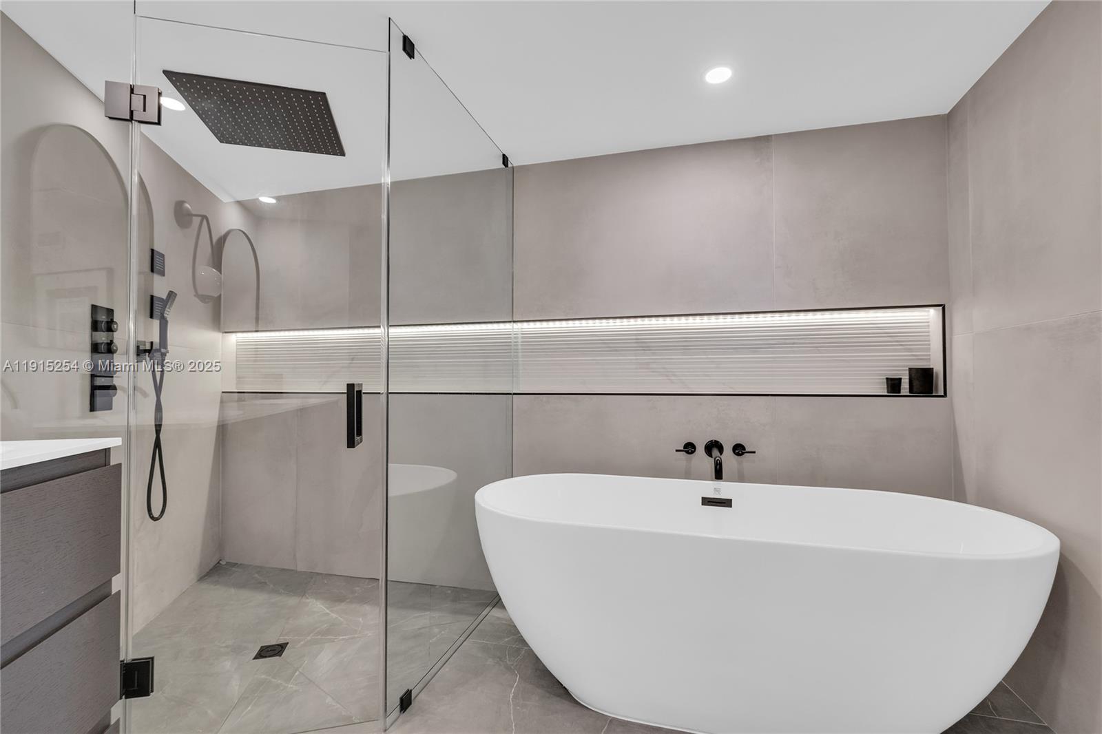 5660 Collins Ave #18D Miami Beach, FL 33140