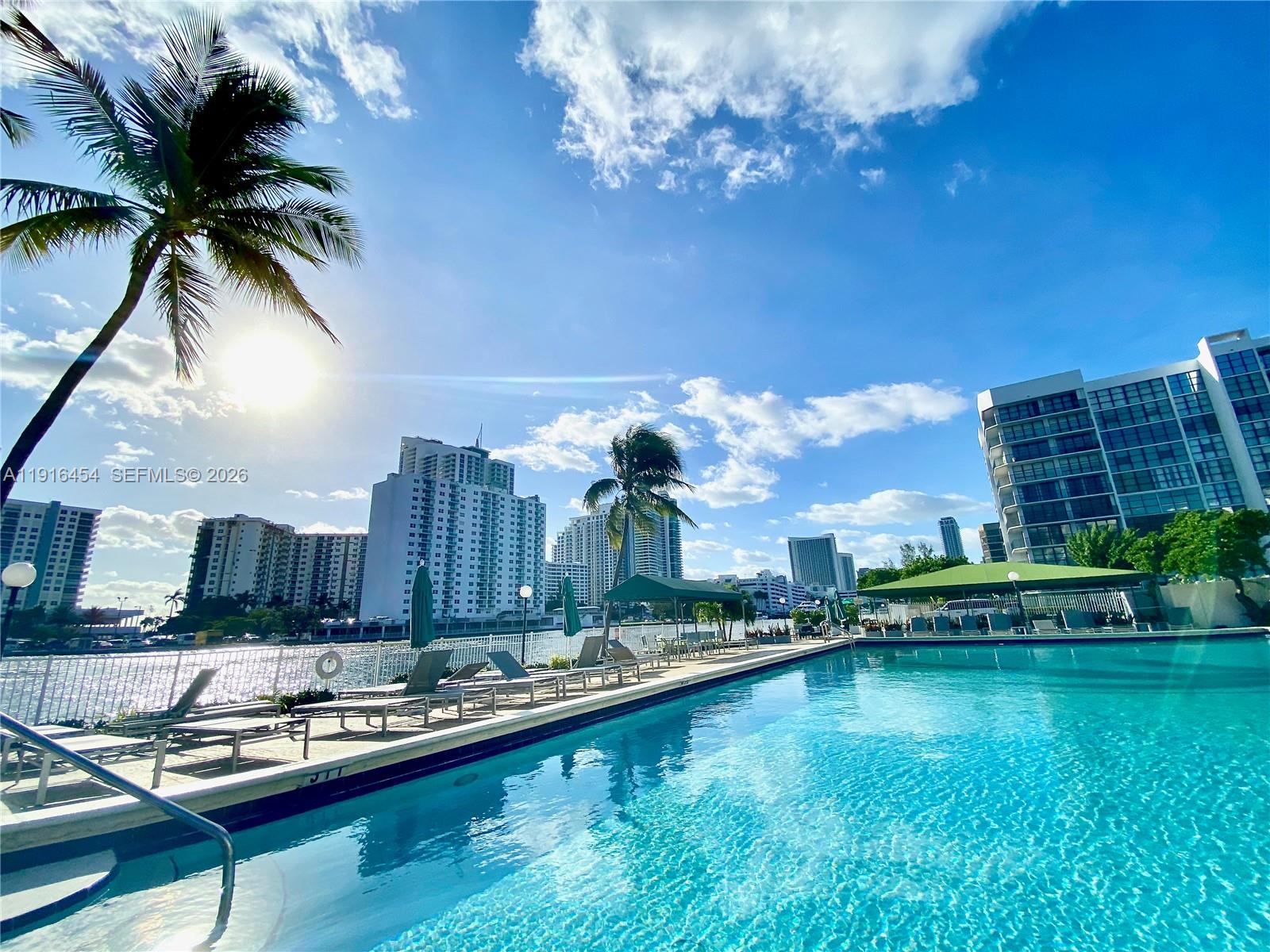 1000 Parkview Dr #518 Hallandale Beach, FL 33009