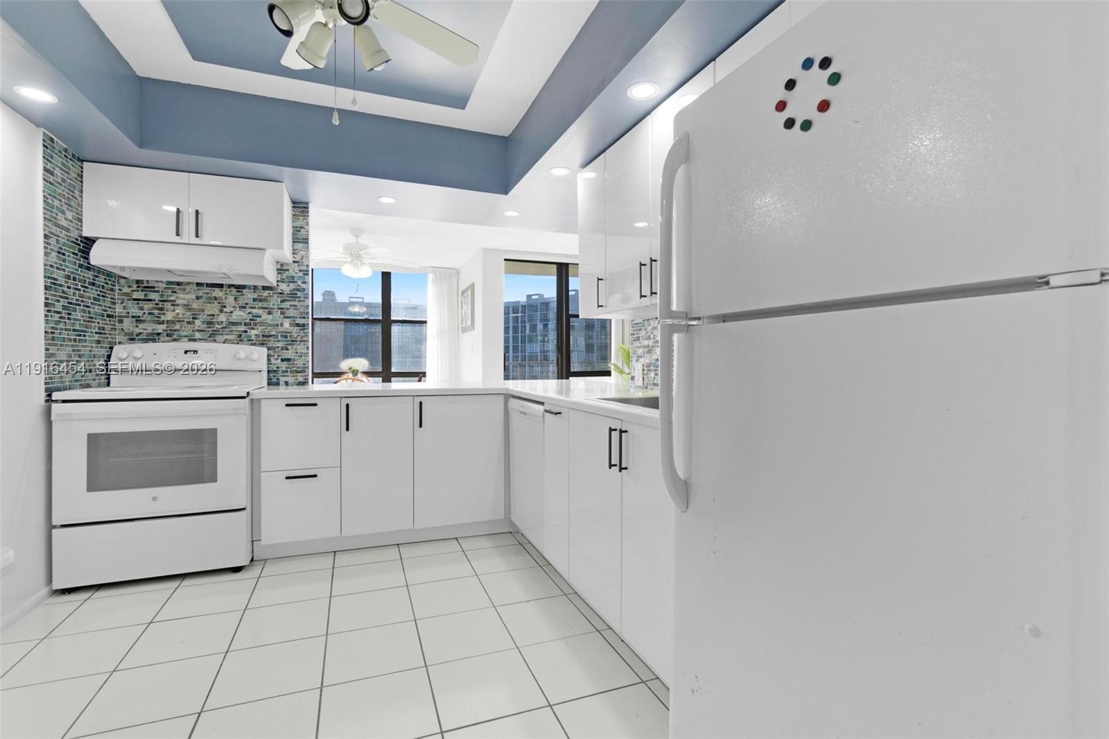 1000 Parkview Dr #518 Hallandale Beach, FL 33009