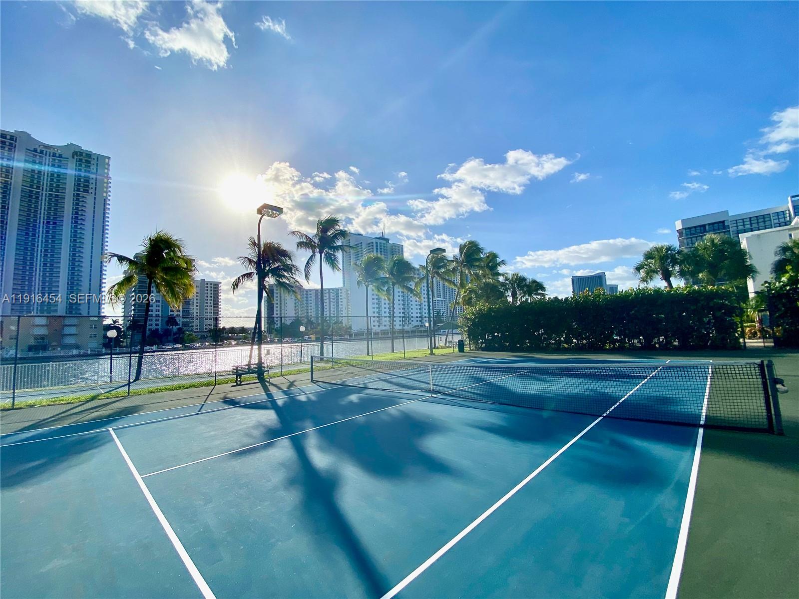 1000 Parkview Dr #518 Hallandale Beach, FL 33009